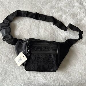 Black fanny pack